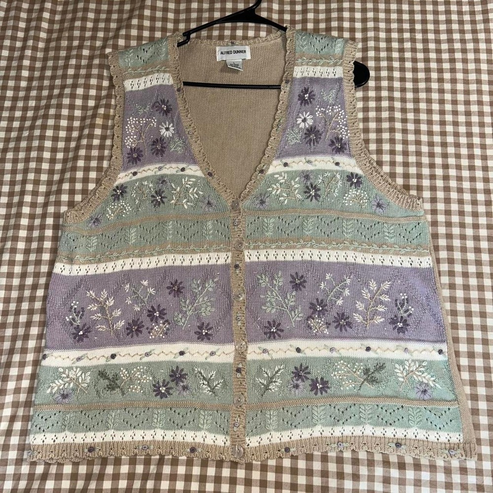 Vintage Alfred Dunner, grannycore cottagecore sweater, cardigan vest.